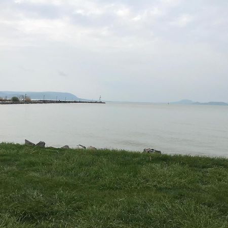 Nyaralo Balatonmariafuerdo Villa Exterior photo