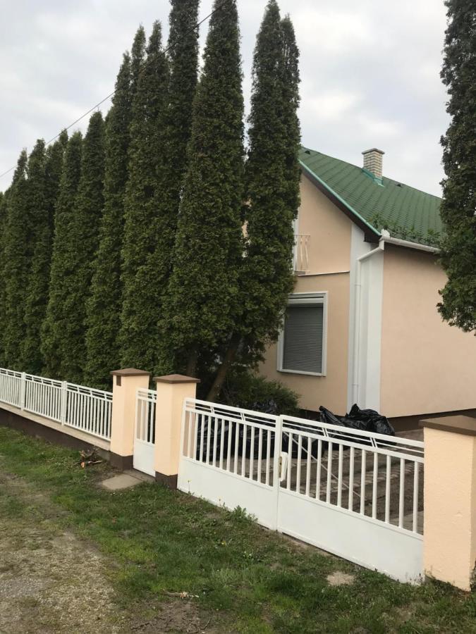 Nyaralo Balatonmariafuerdo Villa Exterior photo